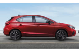Not much change to the window-line as comapred to the sedan with major styling differences from the C-pillar onwards.