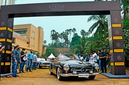 Sam Katgara’s 190 SL flags off.