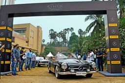 Sam Katgara’s 190 SL flags off.