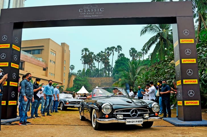 Sam Katgara’s 190 SL flags off.