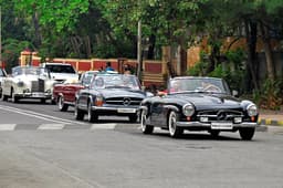 190 SL followed by Pratapsingh Gaekwad’s Pagoda 230 SL; the latter was one of the star cars of the show.