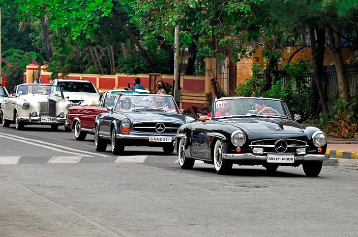 190 SL followed by Pratapsingh Gaekwad’s Pagoda 230 SL; the latter was one of the star cars of the show.