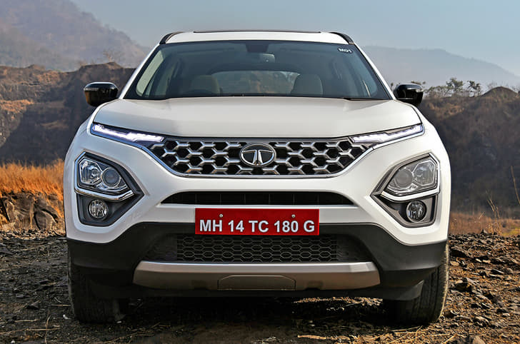 Its front end design is very similar to that of the smaller Harrier.