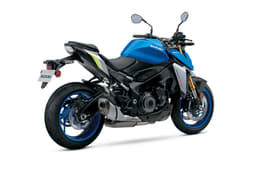 The bike rides on Dunlop Sportmax Roadsport 2 tyres.