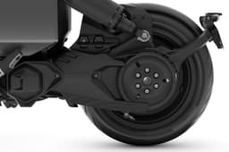 The new BMW CE 04 has a maximum output of 31 kW (42hp).