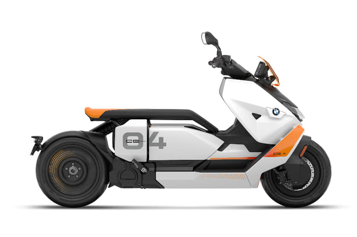 BMW has used a “floating” seat on the CE 04.