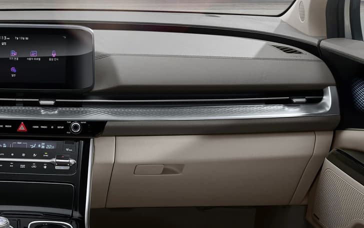 Kia Carnival Dashboard