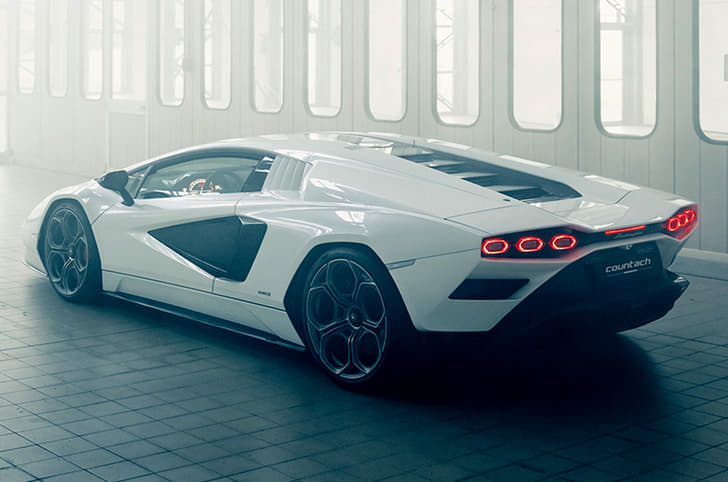 Lamborghini Countach LPI 800-4 image gallery