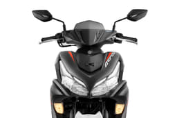 The Aerox 155 uses full-LED headlights.