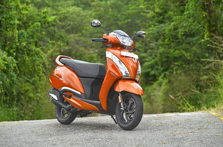The Jupiter 125 looks much curvier than what you are used to seeing from TVS.