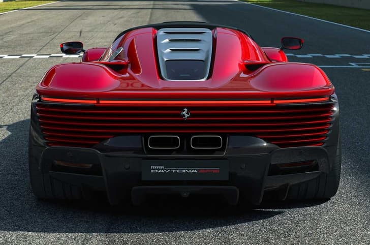 Ferrari Daytona SP3 image gallery