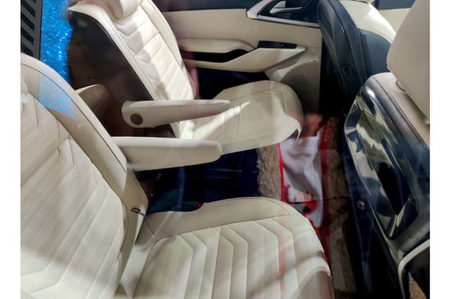 Second Row Seats Image - 5305