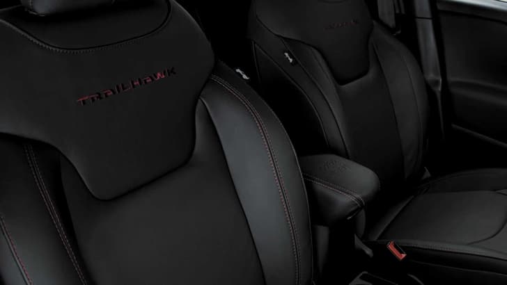 2022 Jeep Renegade facelift seats with Trailhawk badge 