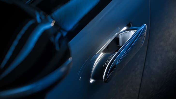 Mercedes Benz EQS door handles 