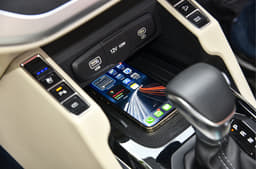 Kia Carens centre console 