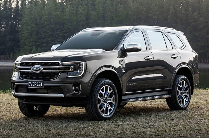 2022 Ford Everest front three-quarters view.