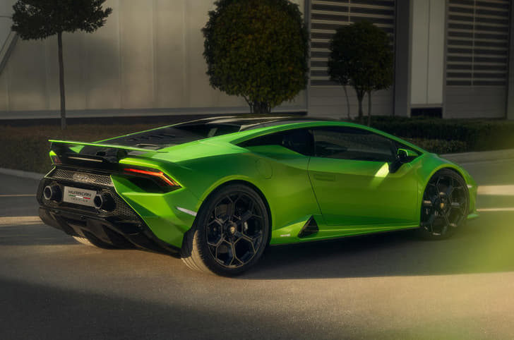 Lamborghini Huracan Tecnica image gallery 