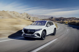 Mercedes Benz Eqs Suv Front Right Three Quarter