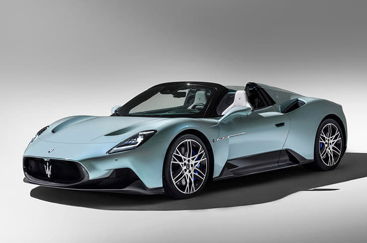 2022 Maserati MC20 Cielo front quarter