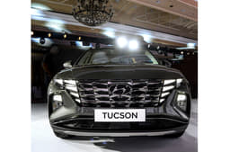 2022 Hyundai Tucson grille and headlights