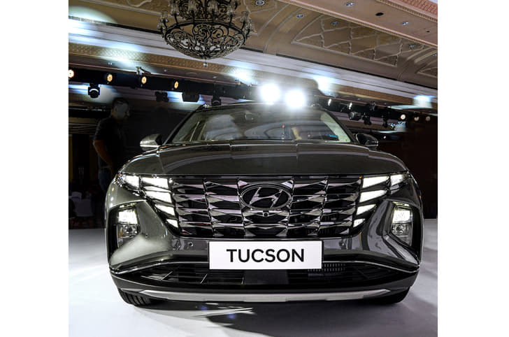 2022 Hyundai Tucson grille and headlights