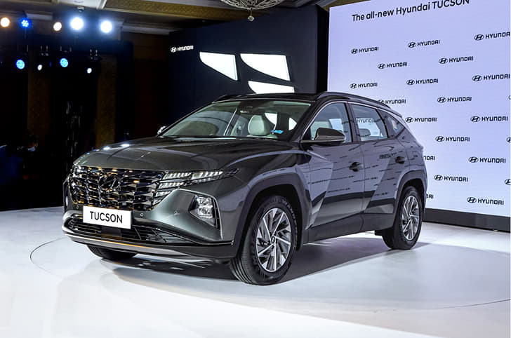 2022 Hyundai Tucson front quarter 