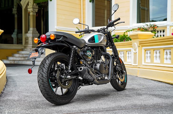 The Metro variants get an LED taillamp, 17-inch alloys and dual-channel ABS.