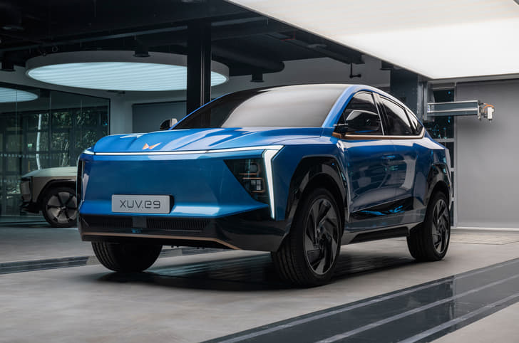 Mahindra XUV.e9 front quarter 