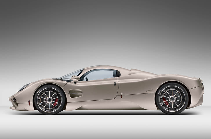 2022 Pagani Utopia side profile.