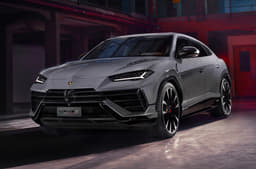 Lamborghini Urus S front quarter 
