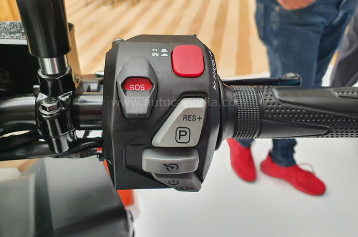 Right hand switch cluster on the Vida V1.