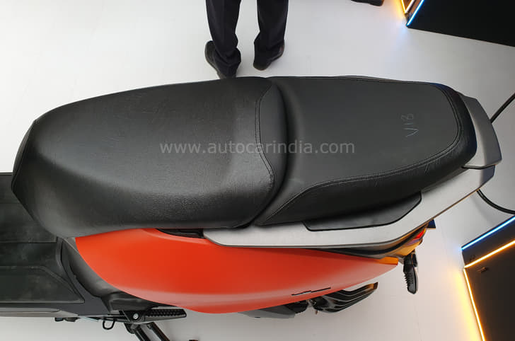 Vida V1 dual seats.