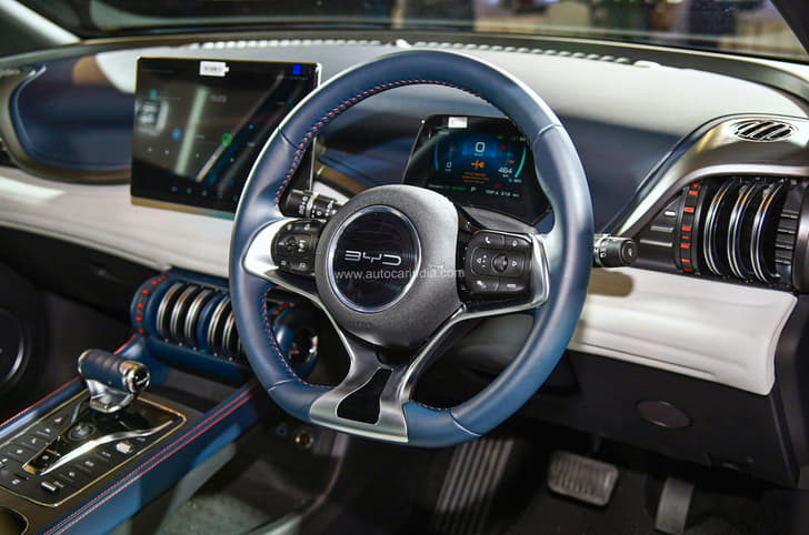 BYD Atto 3 steering wheel