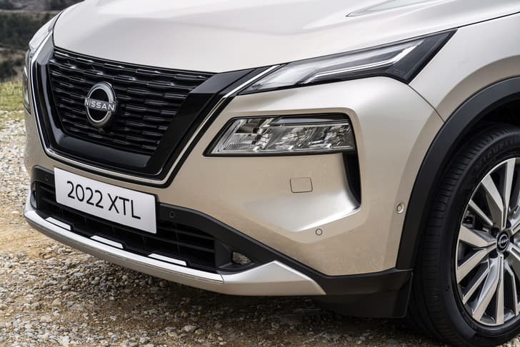 Nissan X-Trail headlamps