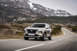 Nissan X-Trail front quarter track 