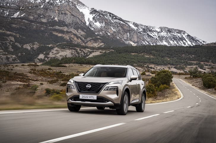 Nissan X-Trail front quarter track