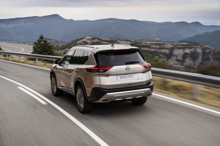 Nissan X-Trail rear quarter track