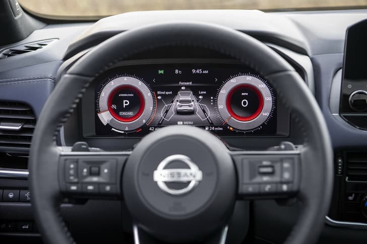Nissan Qashqai instrument cluster