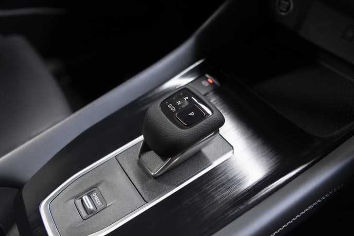 Nissan Qashqai gear selector