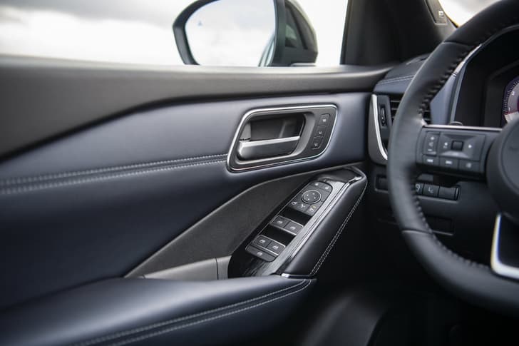 Nissan Qashqai driver side door