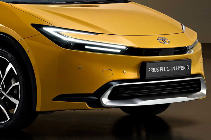 2022 Toyota Prius headlights