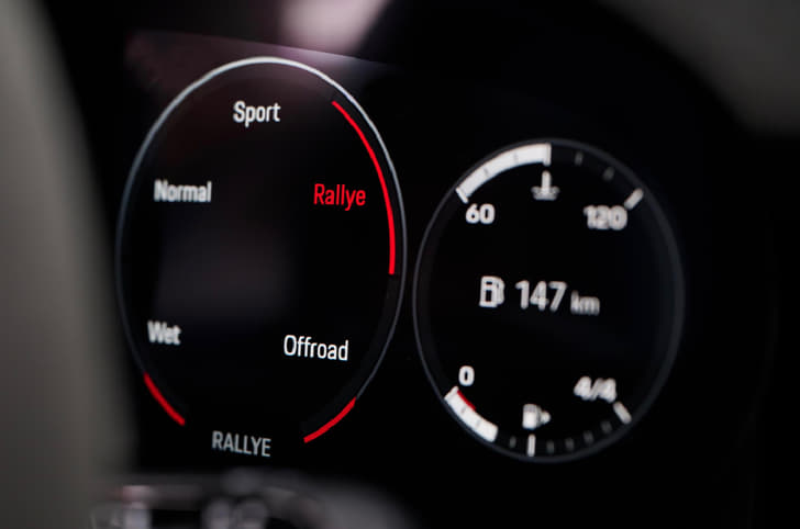 2022 Porsche 911 Dakar off-road modes
