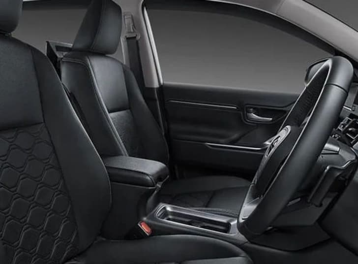 Toyota Innova Hycross front seats 