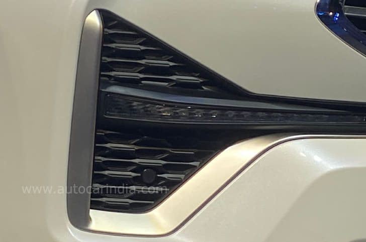 Toyota Innova Hycross DRL