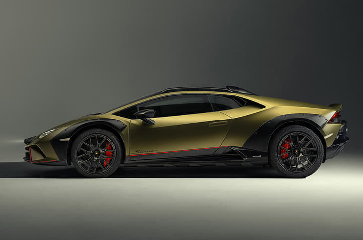 Lamborghini Huracan Sterrato side