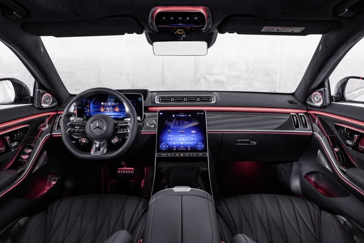 Mercedes-AMG S63 dashboard 