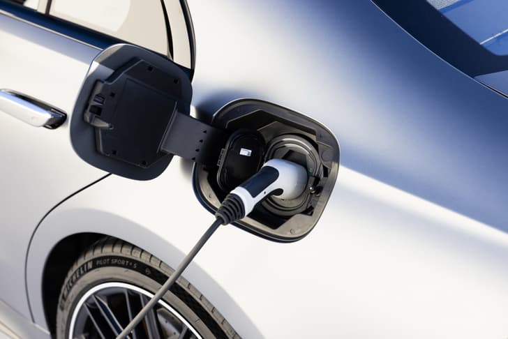 Mercedes-AMG S63 PHEV charging 