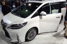 Lexus LM 300h front quarter 