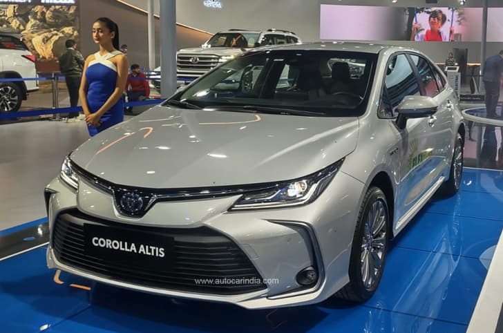 Toyota Corolla Altis flex fuel front quarter