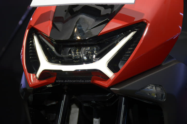 The Hero Xoom is the only 110cc scooter to be equipped with cornering lights.